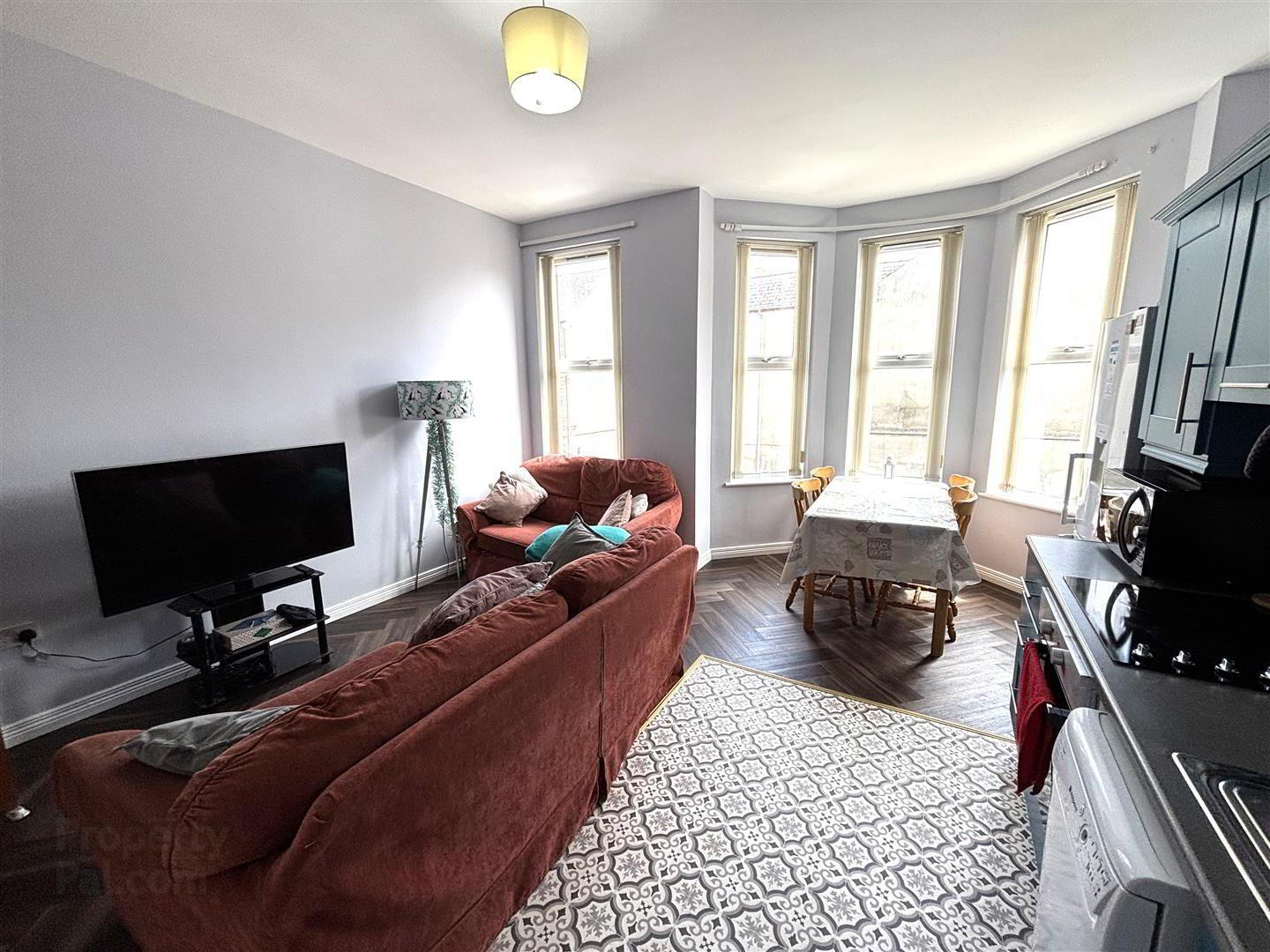 21 Eglantine Gardens 4 of 14