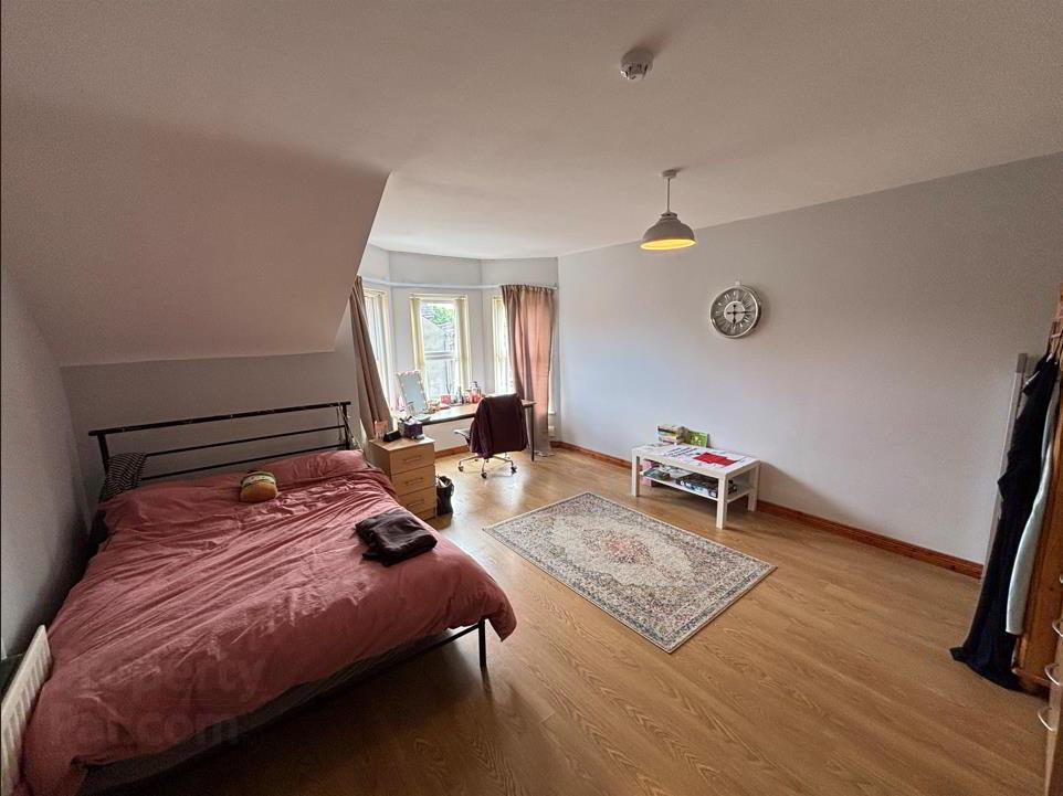 21 Eglantine Gardens 7 of 14