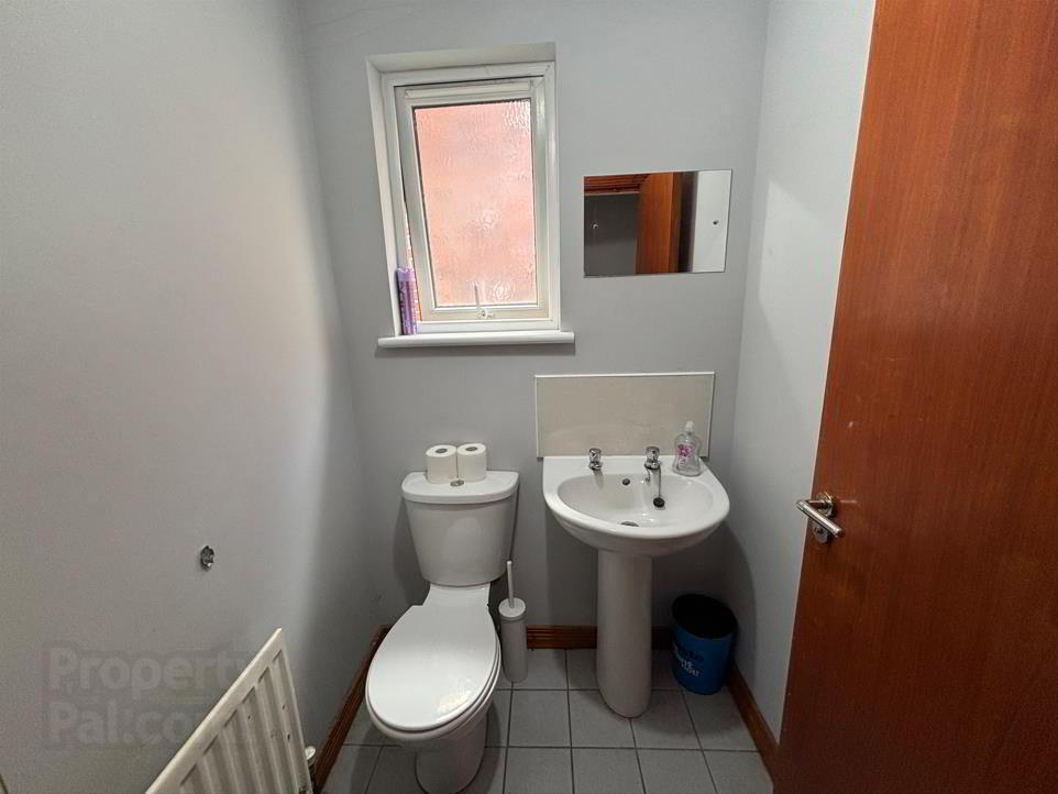 21 Eglantine Gardens 14 of 14