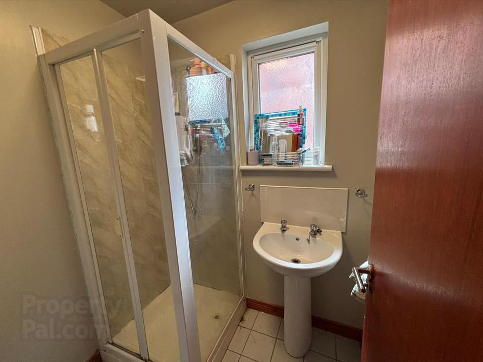 21 Eglantine Gardens 13 of 14