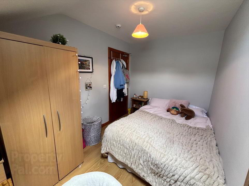 21 Eglantine Gardens 12 of 14