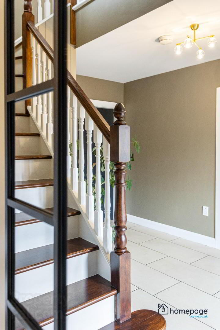 24 Briar Hill 20 of 47