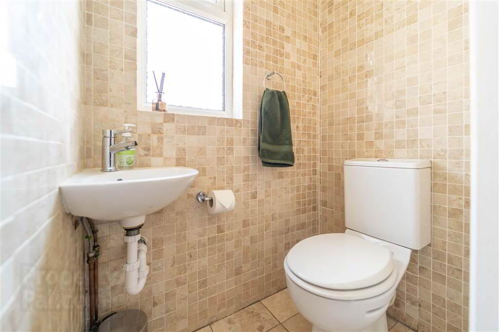 53 Newtownards Road 17 of 23