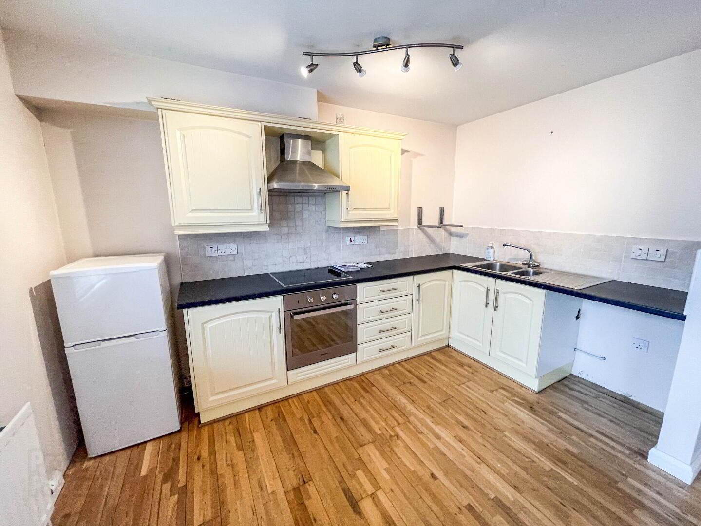 8 Mill Mews 3 of 6