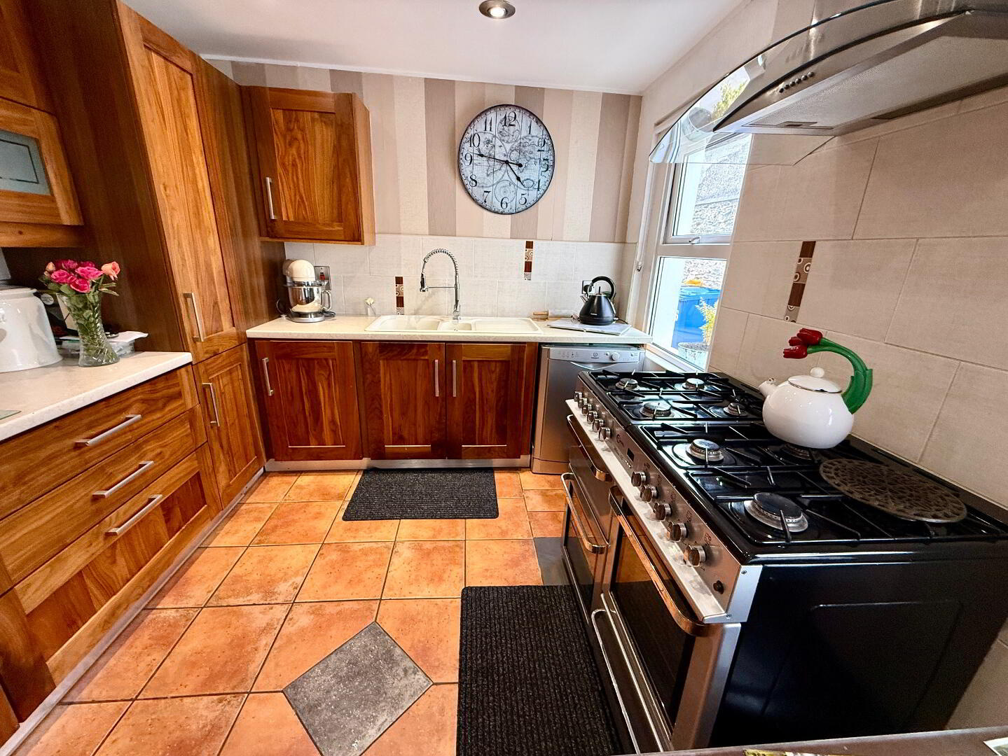 16 Lawrence Hill 16 of 42