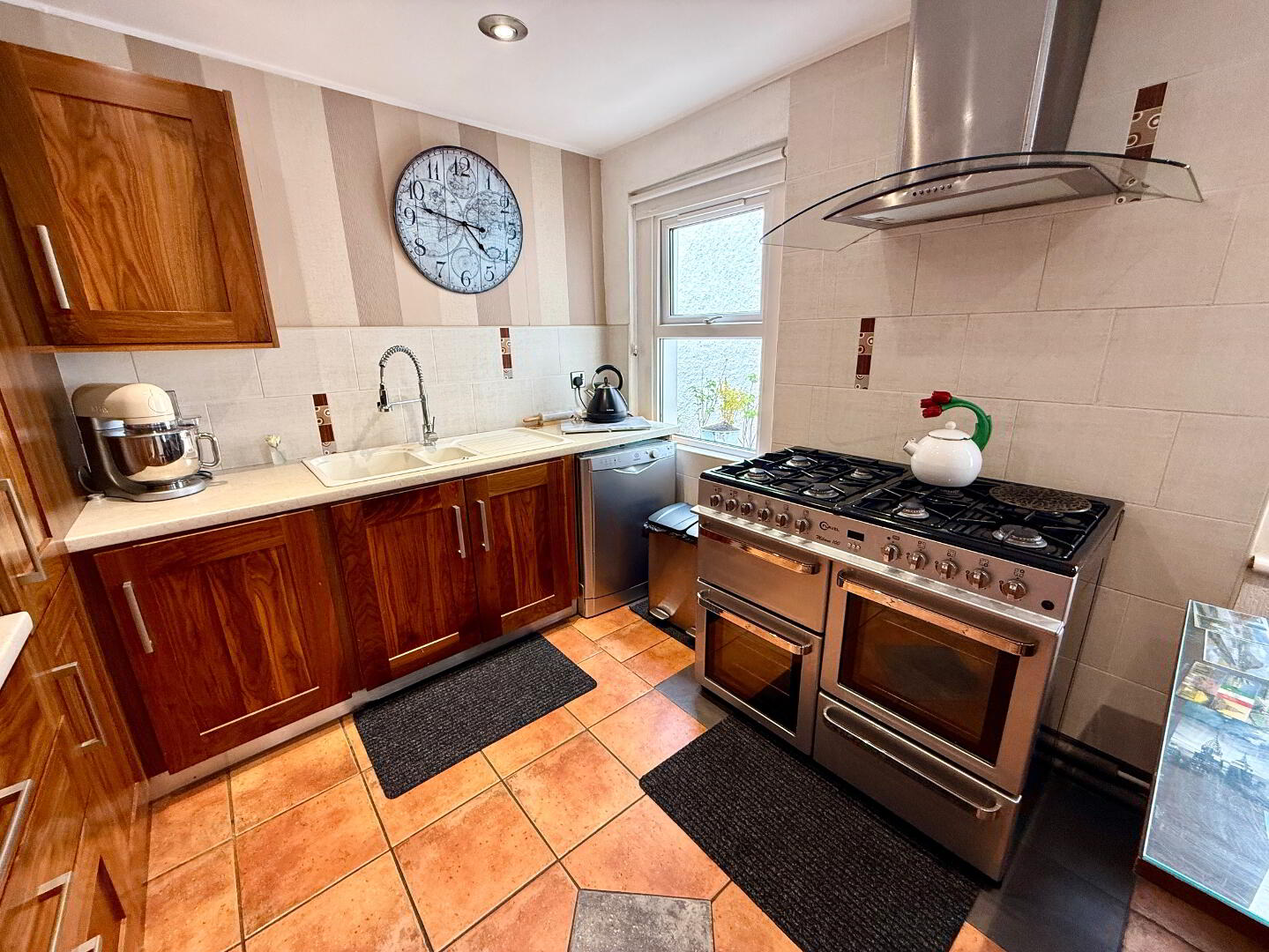 16 Lawrence Hill 17 of 42