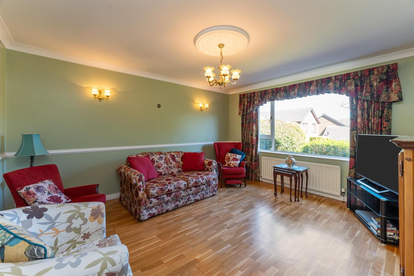 8 Aldergrange Avenue 6 of 25