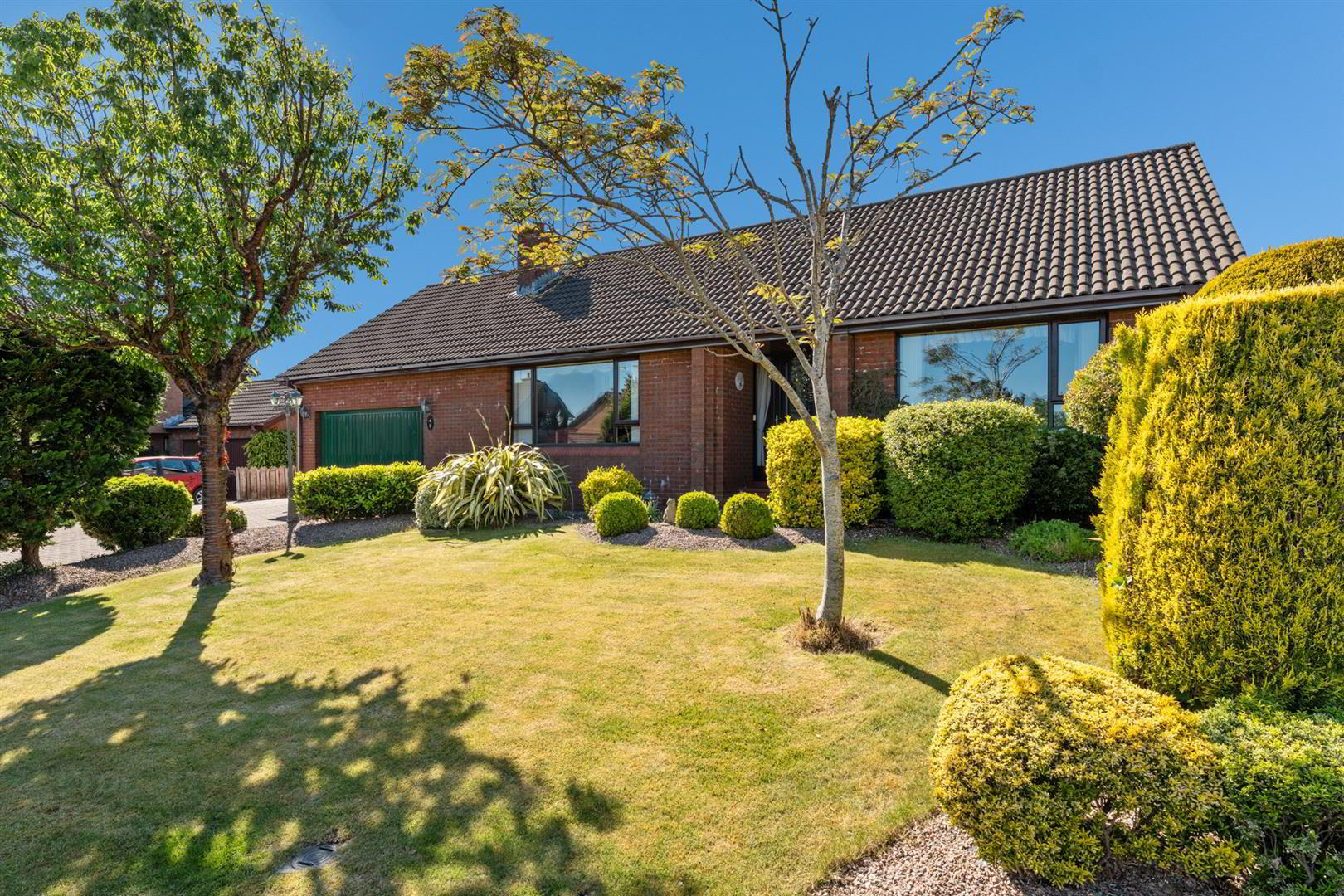 8 Aldergrange Avenue 1 of 25