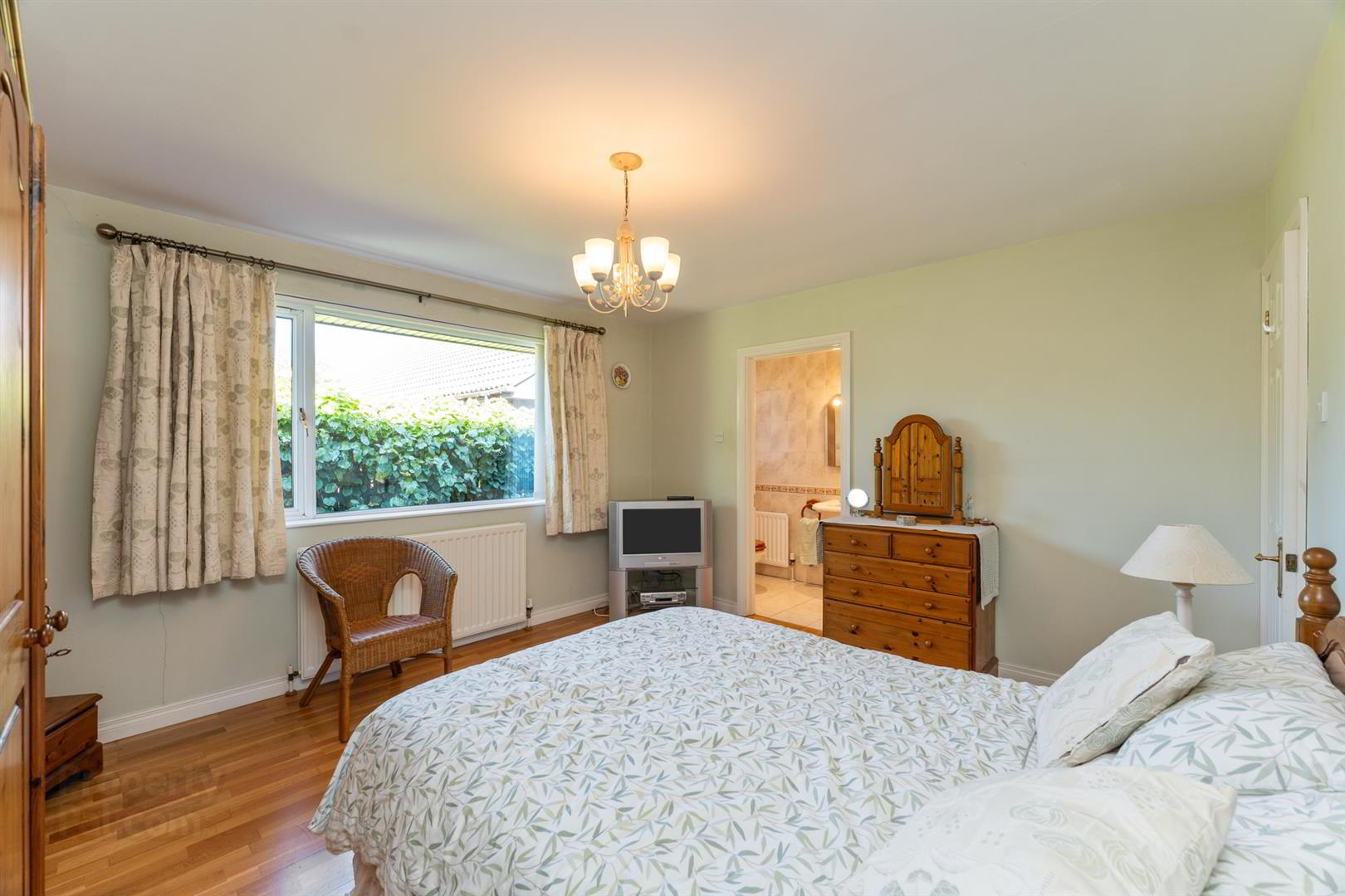 8 Aldergrange Avenue 14 of 25