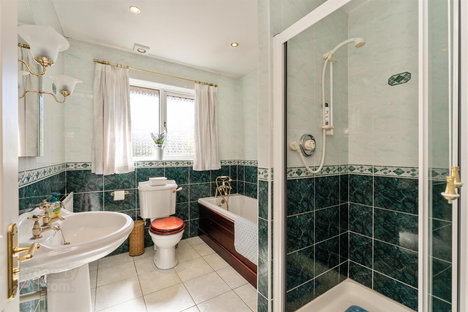 8 Aldergrange Avenue 17 of 25