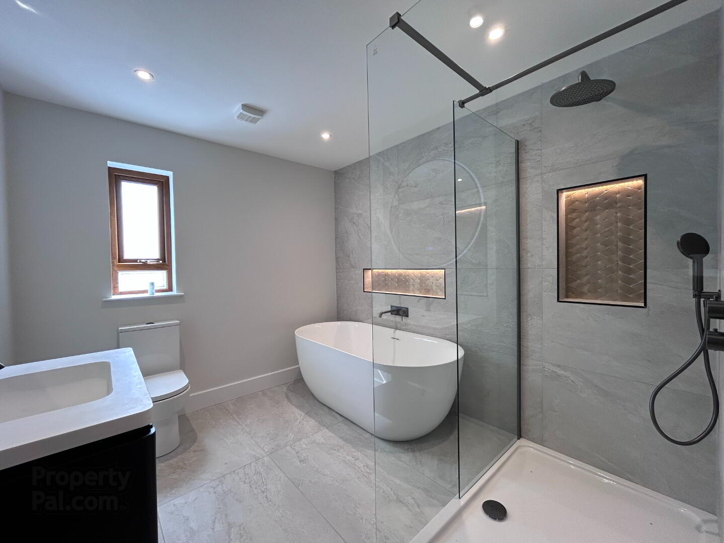 Strand House, 105 Strand Road 12 of 22