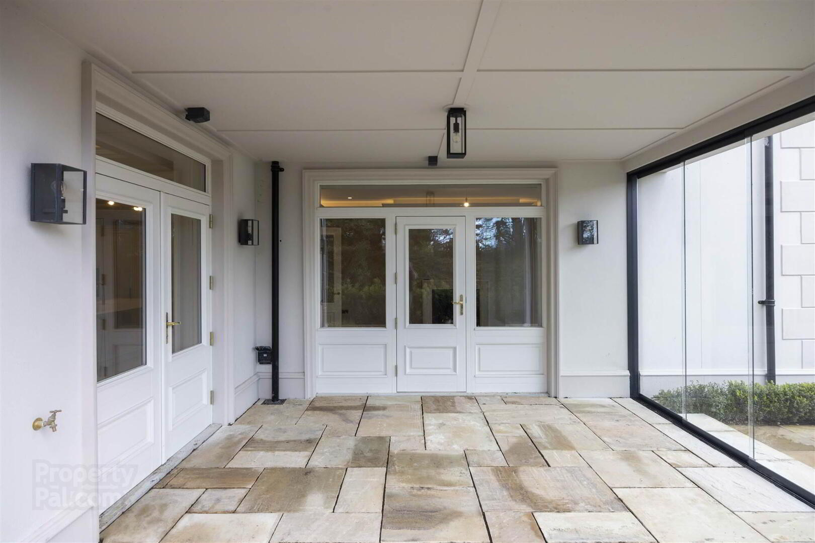Ground Floor, The Mansion Block Apartments, 15 Ardavon Park 41 of 45