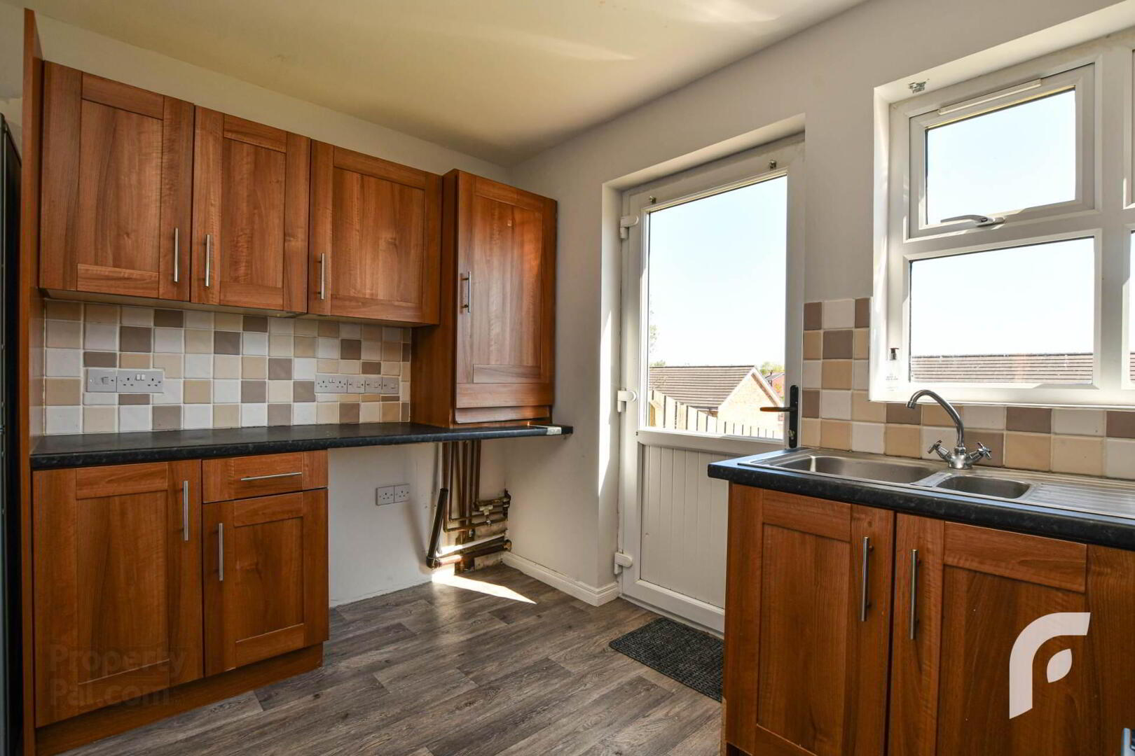195 Blackthorn Rise 14 of 32