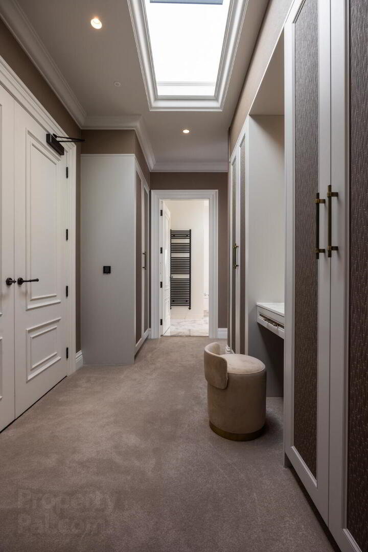 Apt 18, Penthouse The Mansion House 44 of 54