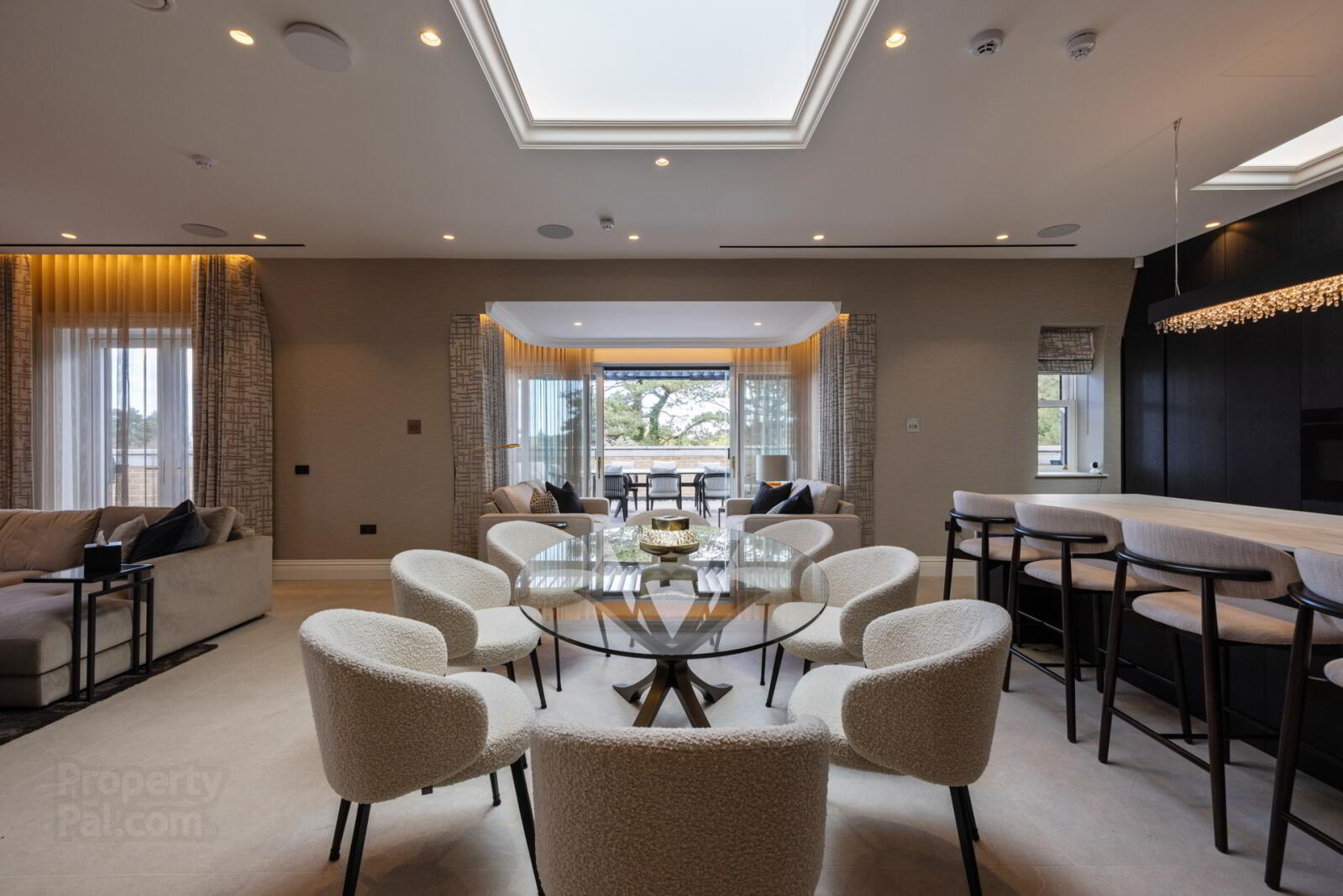Apt 18, Penthouse The Mansion House 9 of 54