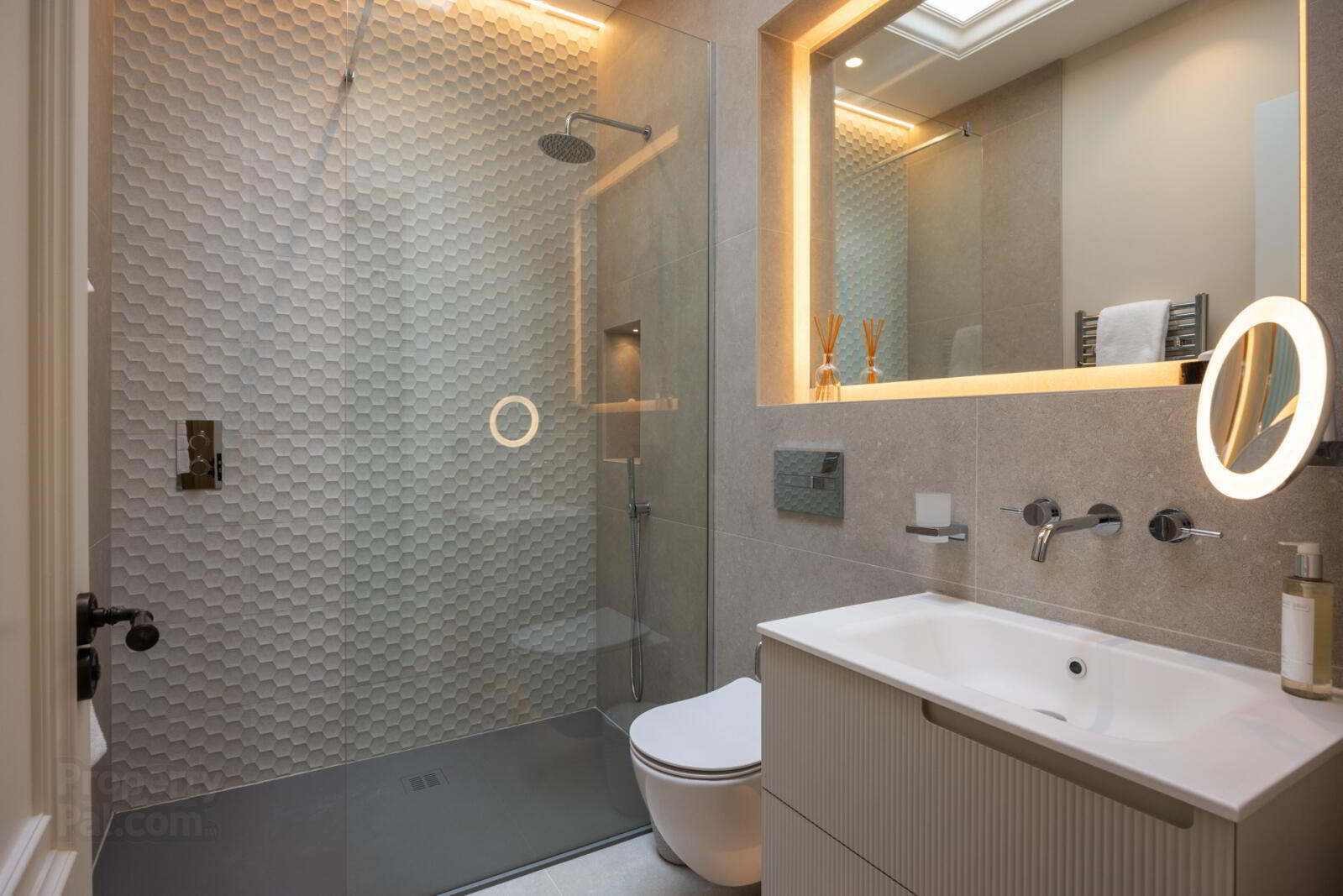 Apt 18, Penthouse The Mansion House 50 of 54