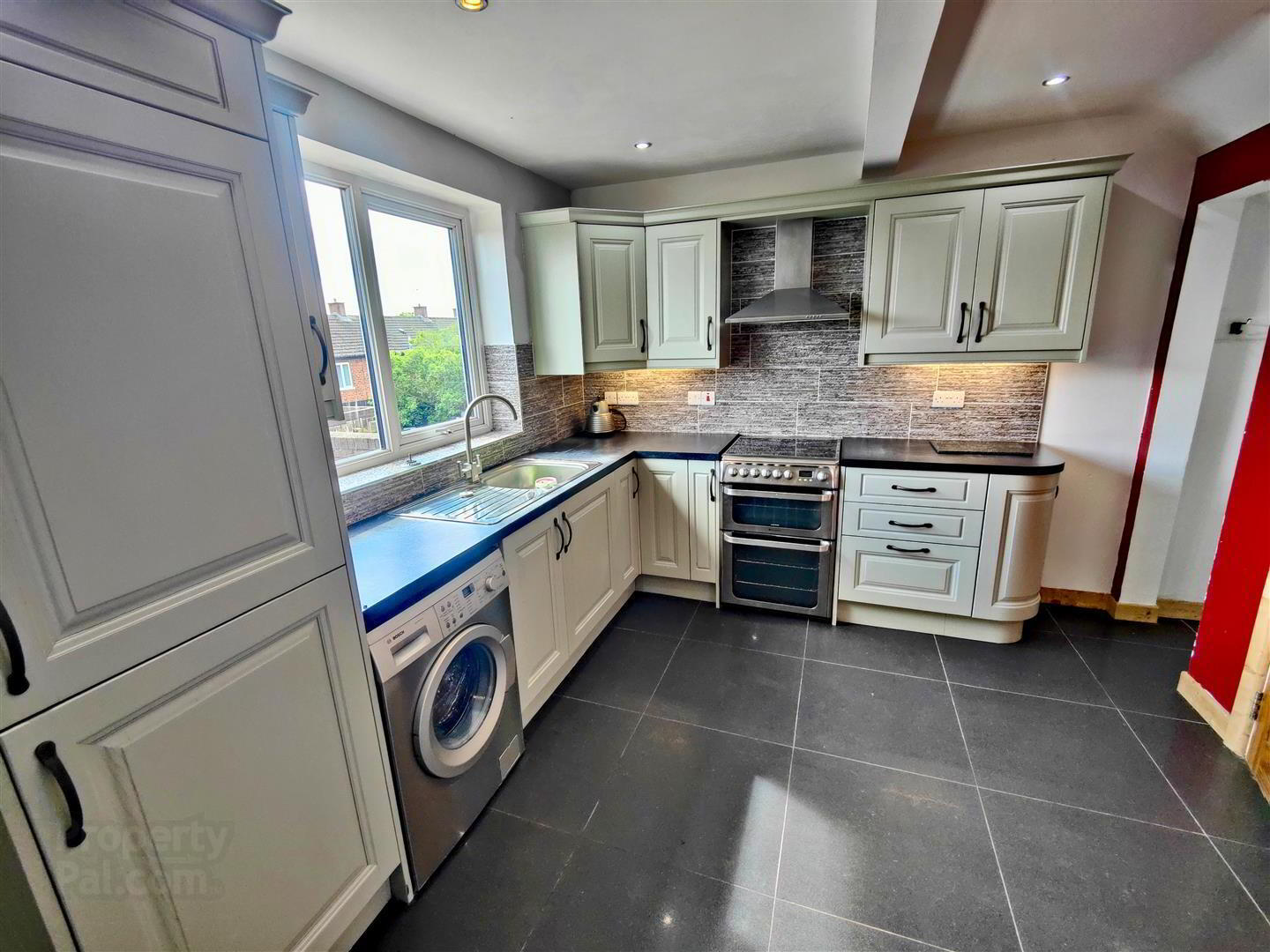 22 Highfern Gardens 13 of 26