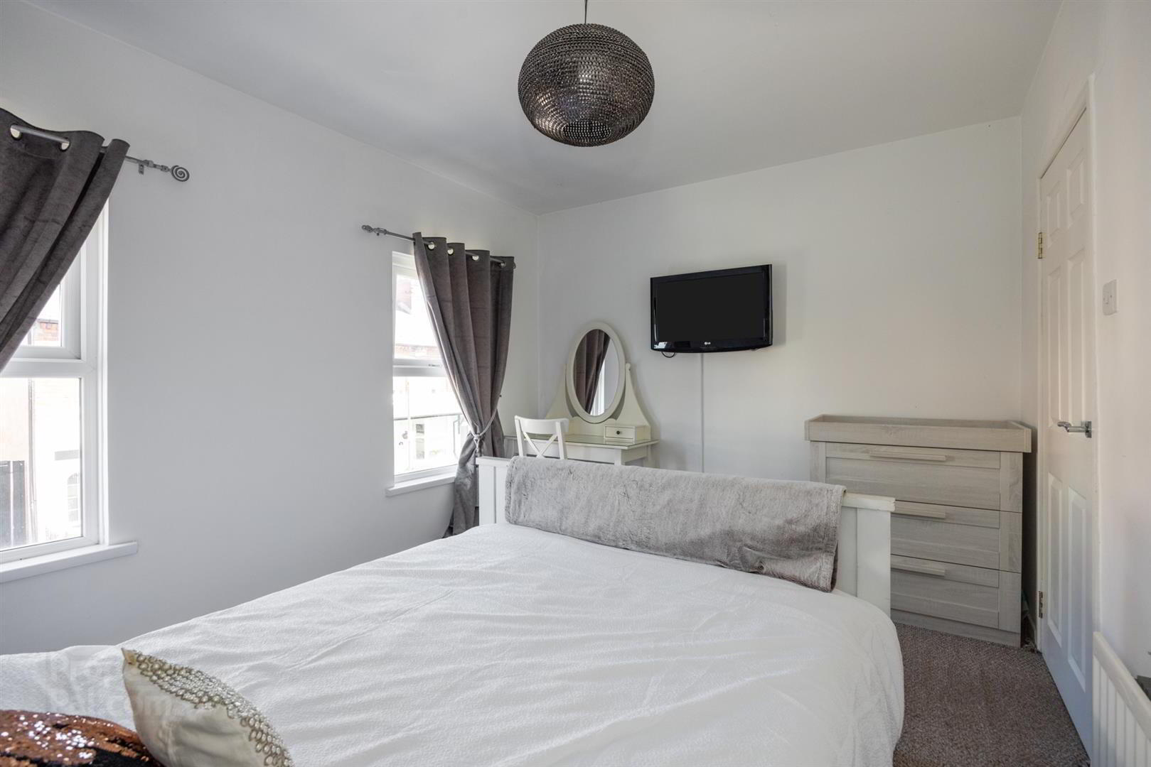 13 Belmont Avenue West 15 of 23