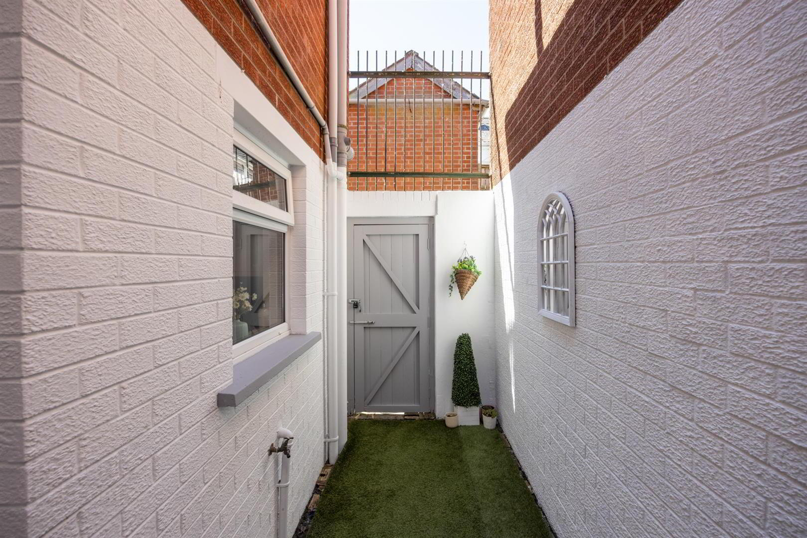 13 Belmont Avenue West 22 of 23