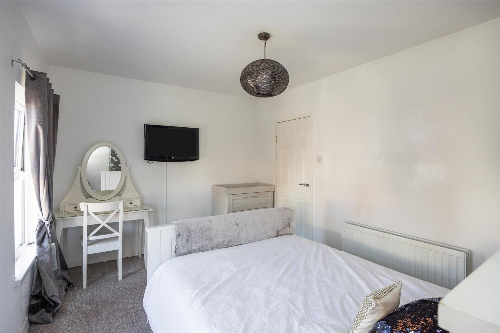 13 Belmont Avenue West 17 of 23