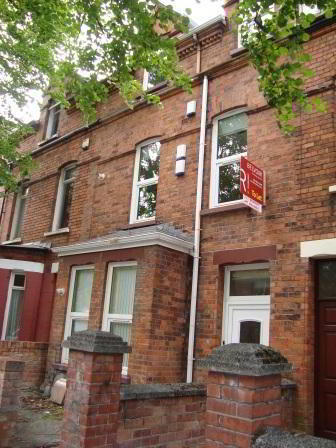 Apt 3, 40 University Avenue 1 of 6