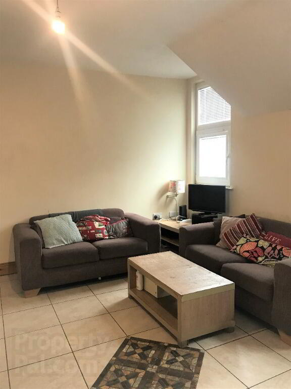 Apt 3, 40 University Avenue 3 of 6