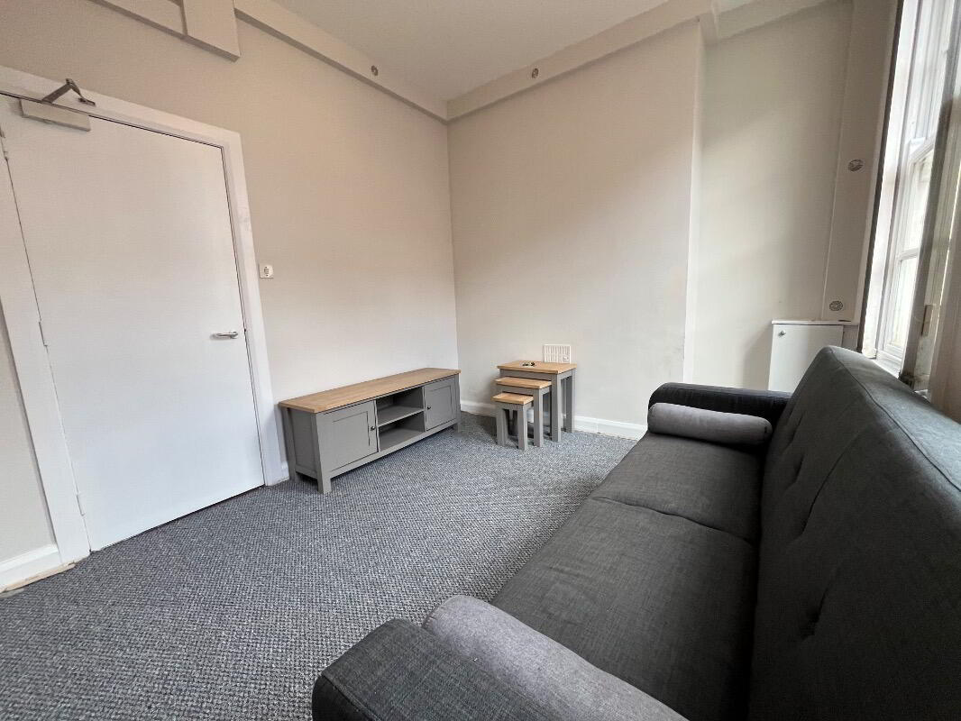 28a University Street 5 of 9