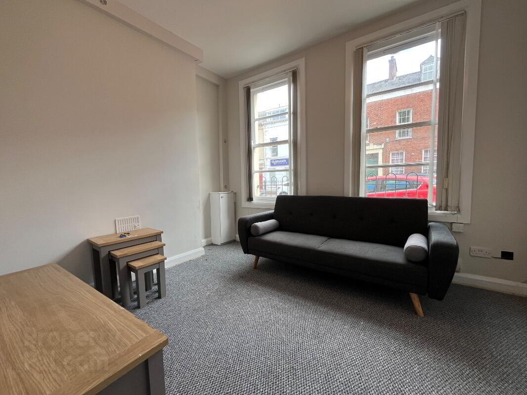 28a University Street 4 of 9