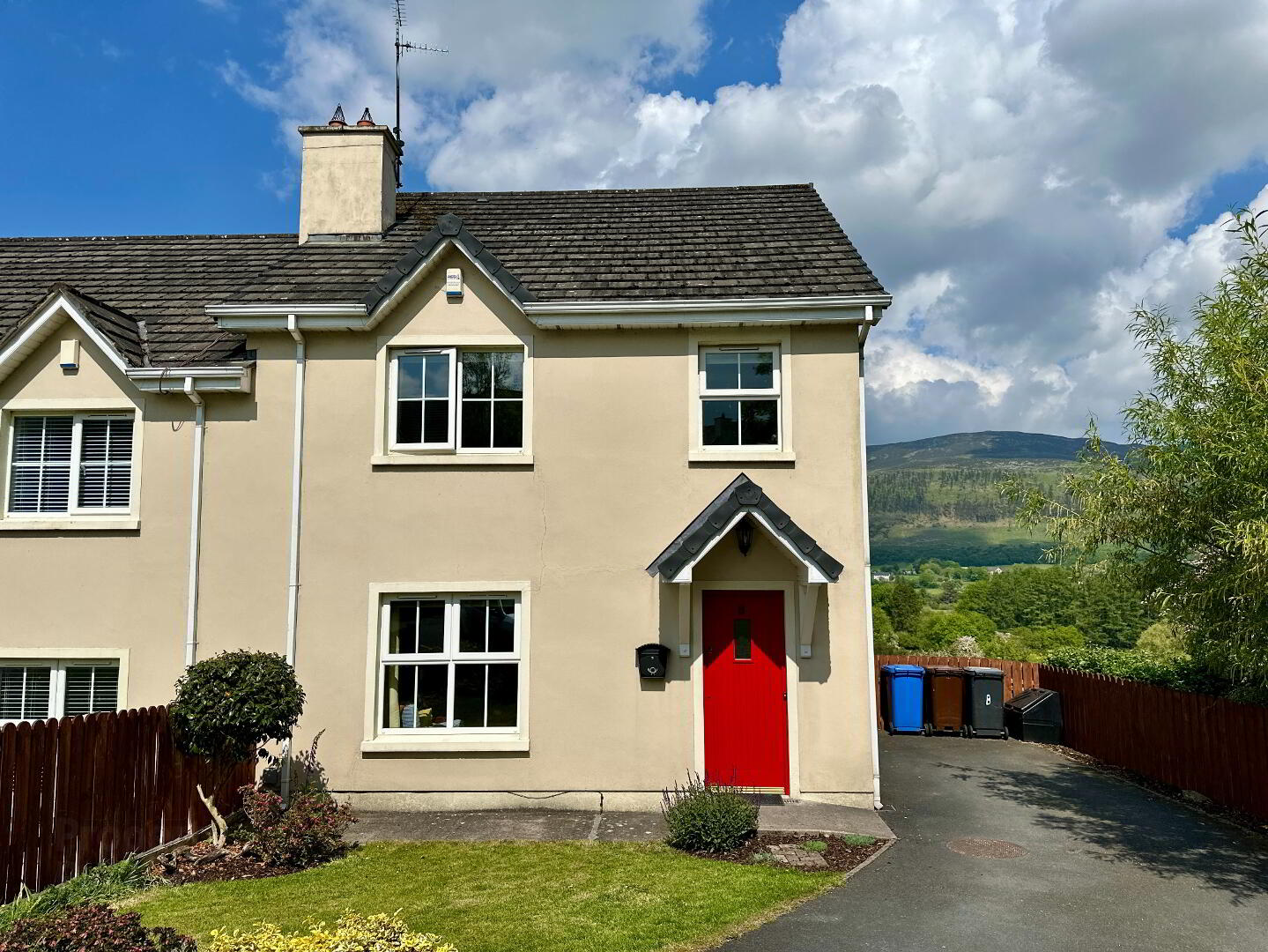 8 Cuchulainn Court 1 of 38