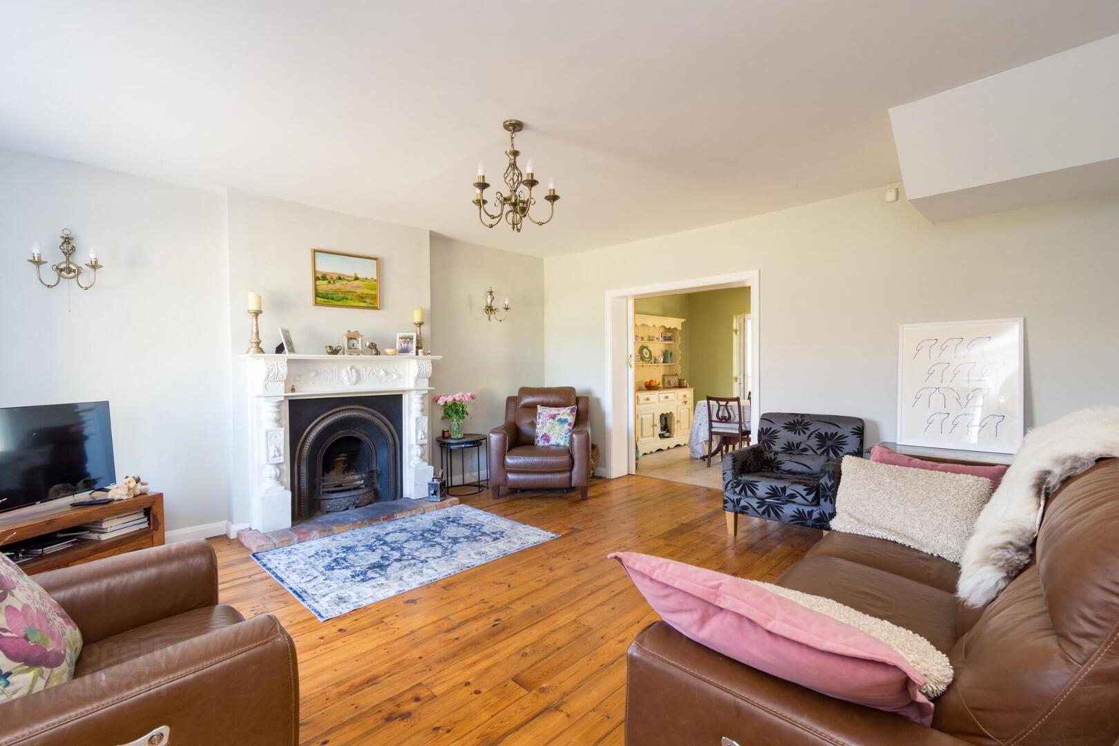 Country Cottage Sitting On Spacious Gardens, 37 Halfpennygate Road 8 of 38