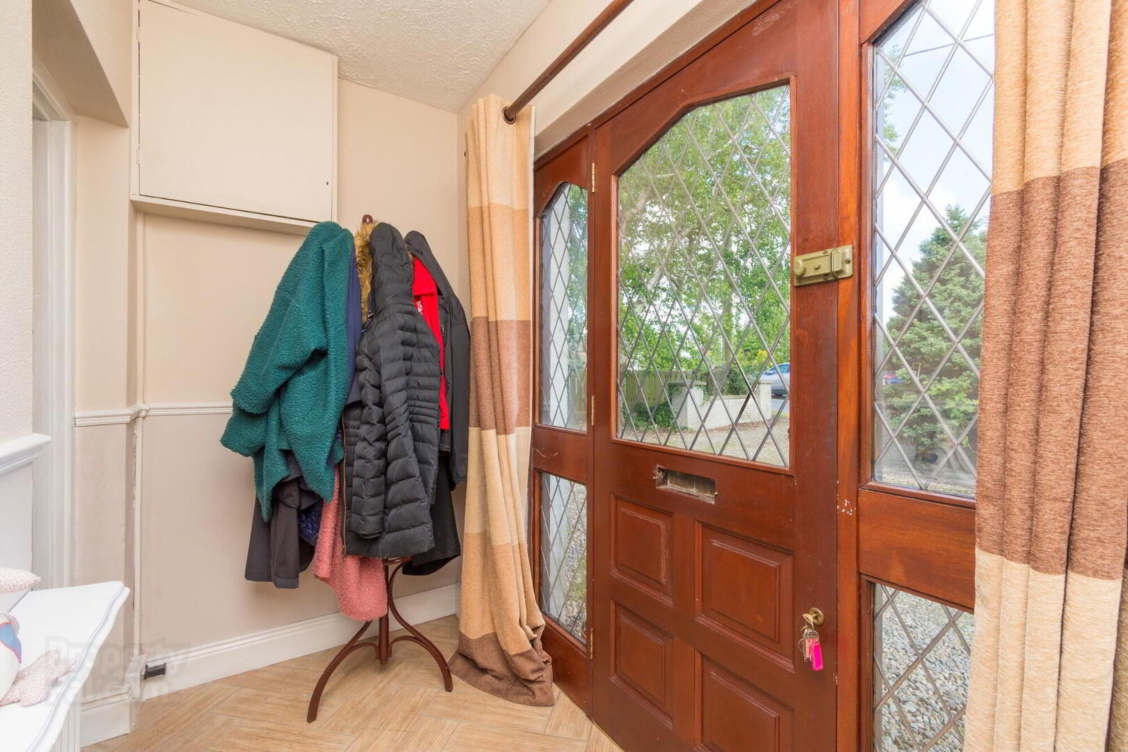 Country Cottage Sitting On Spacious Gardens, 37 Halfpennygate Road 5 of 38
