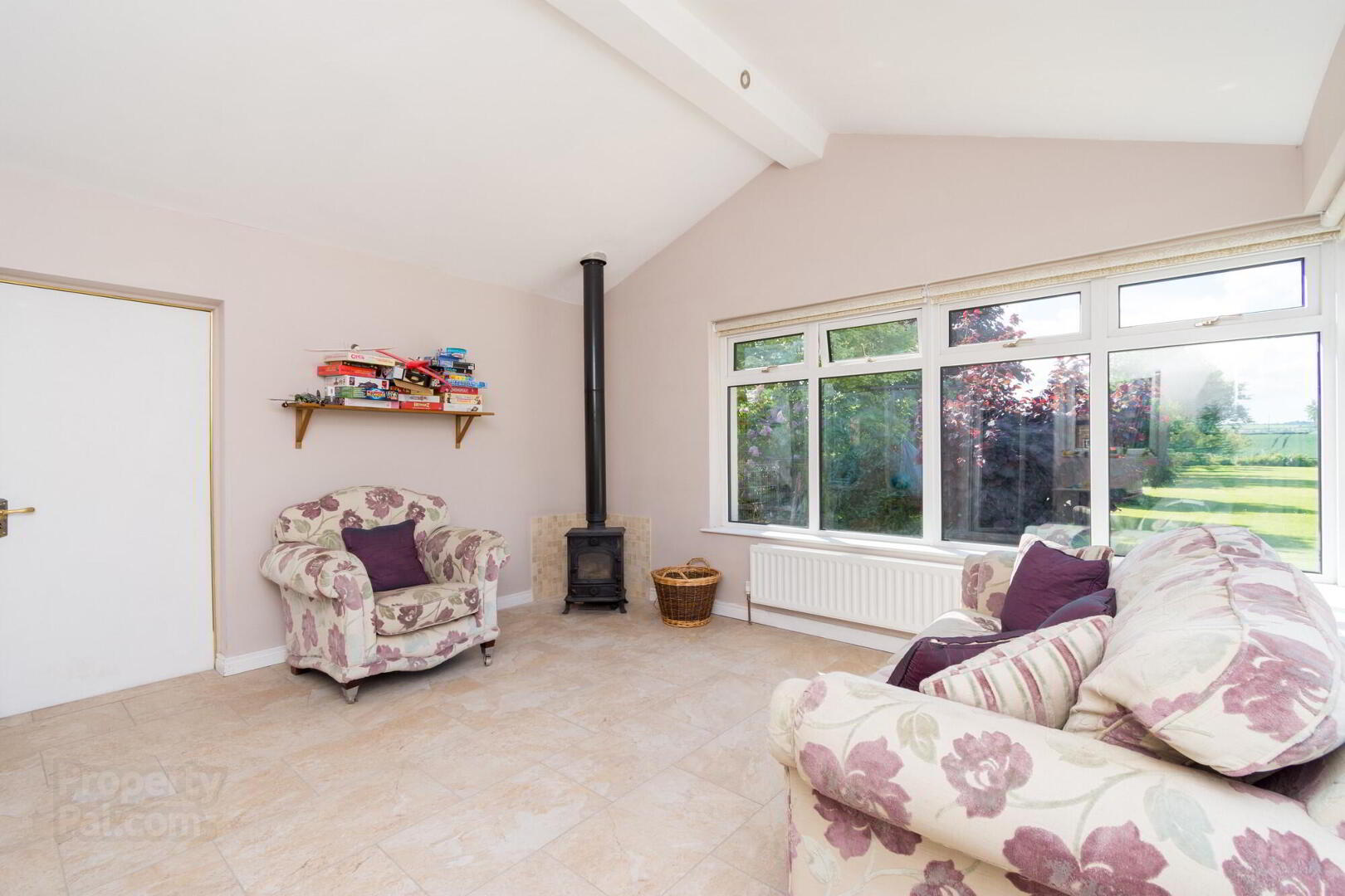 Country Cottage Sitting On Spacious Gardens, 37 Halfpennygate Road 10 of 38