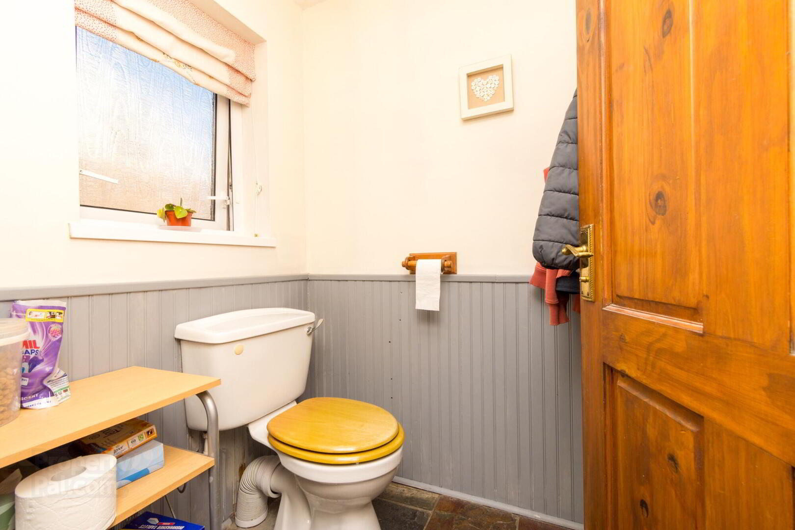 Country Cottage Sitting On Spacious Gardens, 37 Halfpennygate Road 20 of 38