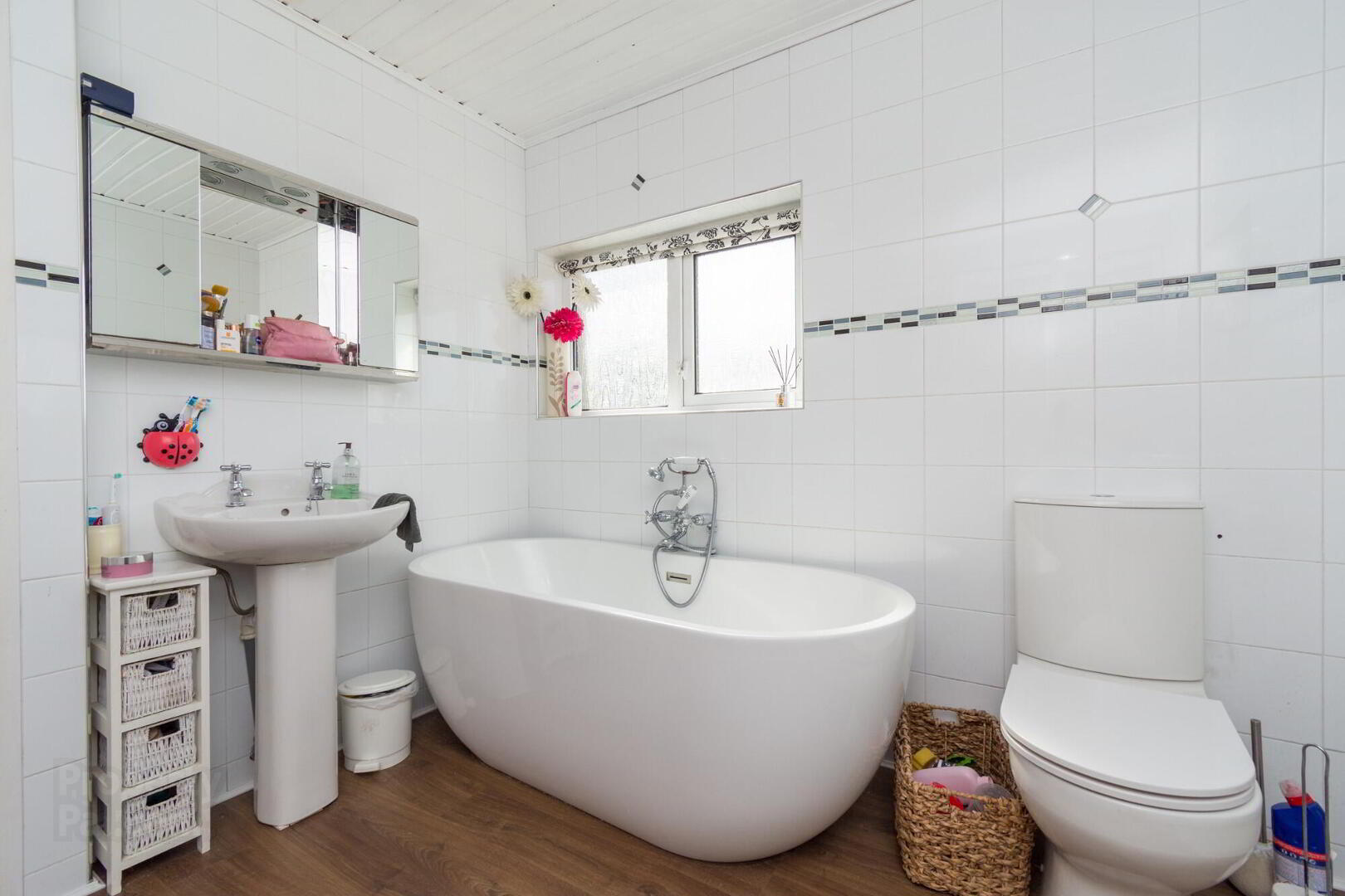 Country Cottage Sitting On Spacious Gardens, 37 Halfpennygate Road 29 of 38