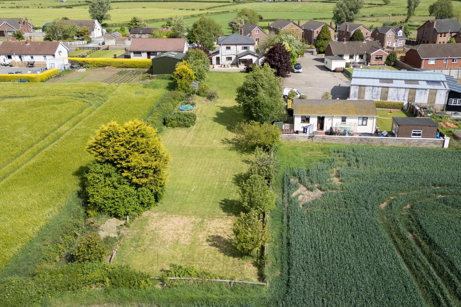 Country Cottage Sitting On Spacious Gardens, 37 Halfpennygate Road 34 of 38