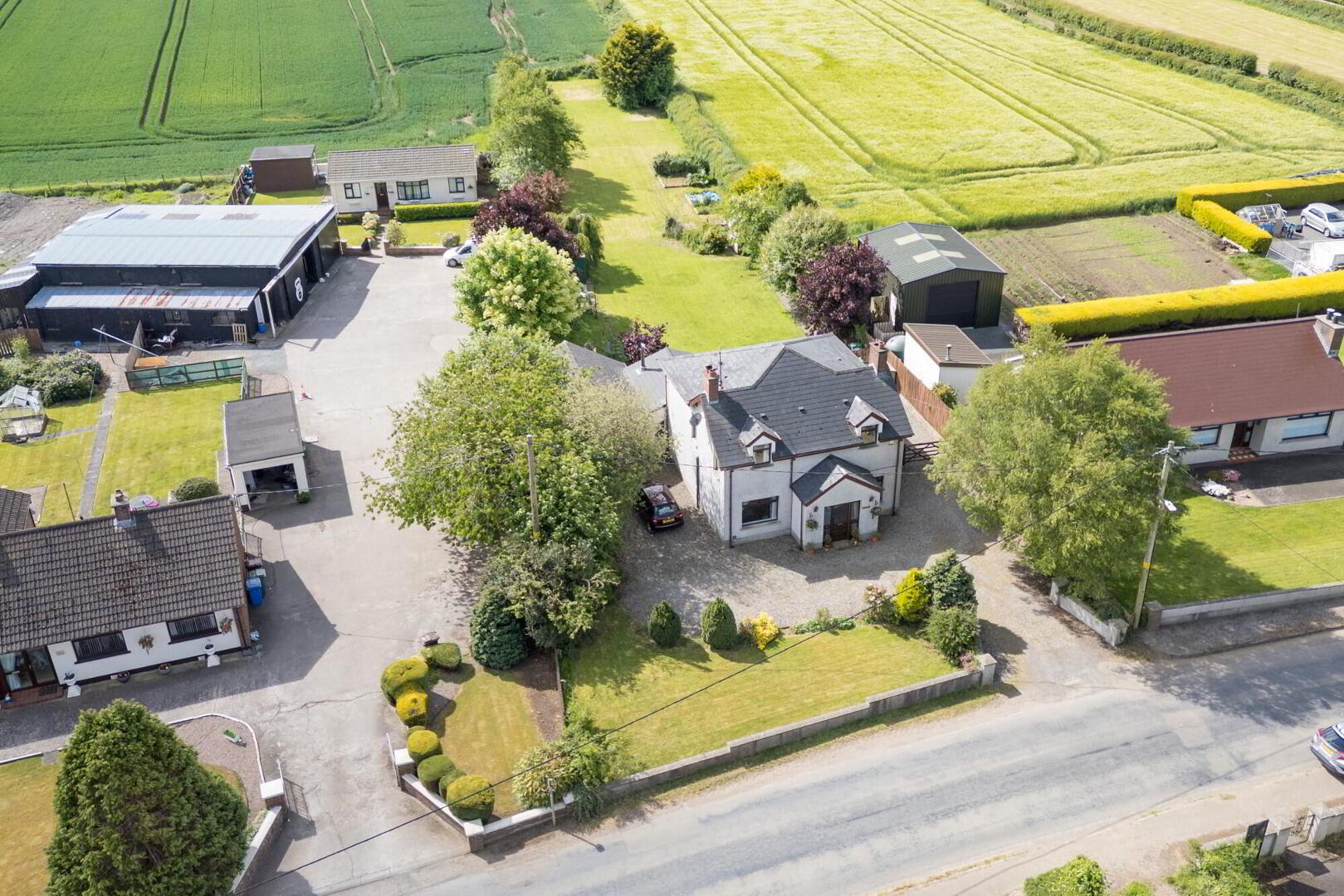 Country Cottage Sitting On Spacious Gardens, 37 Halfpennygate Road 37 of 38