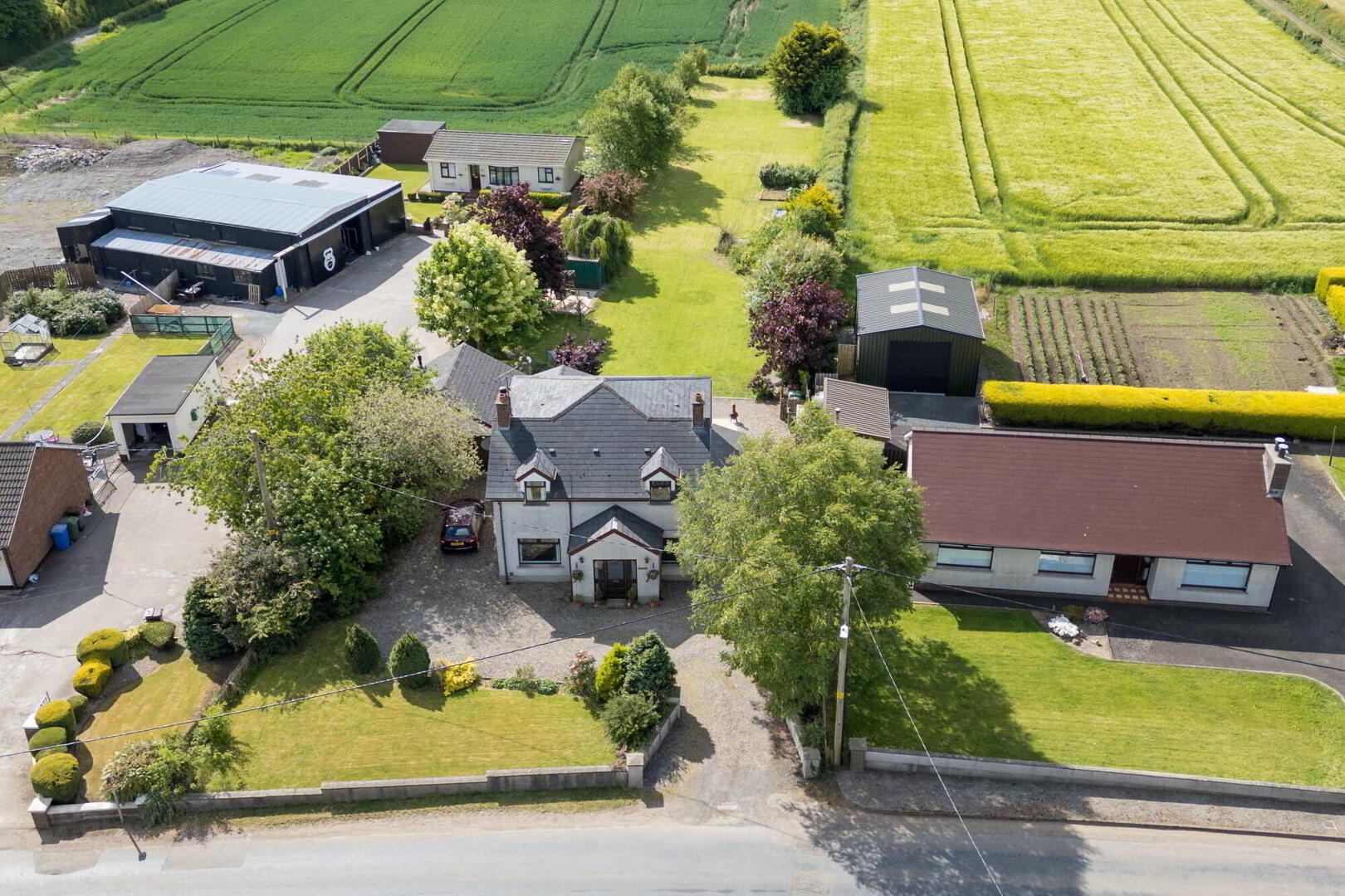 Country Cottage Sitting On Spacious Gardens, 37 Halfpennygate Road 36 of 38