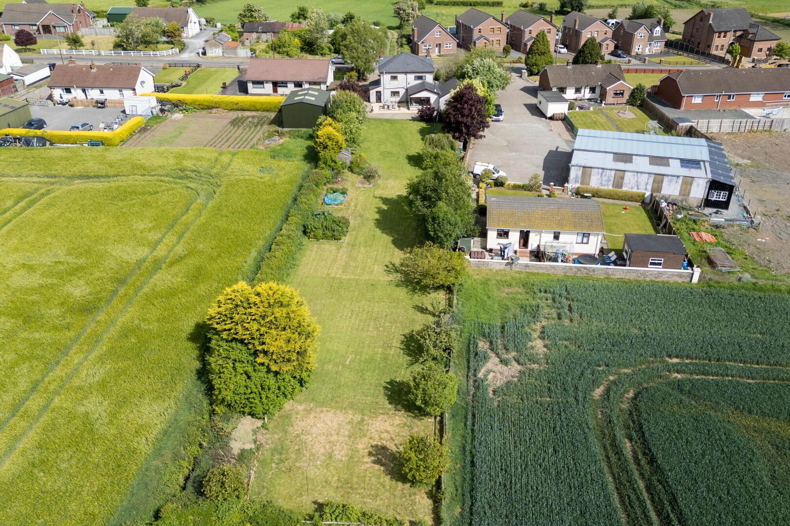 Country Cottage Sitting On Spacious Gardens, 37 Halfpennygate Road 35 of 38