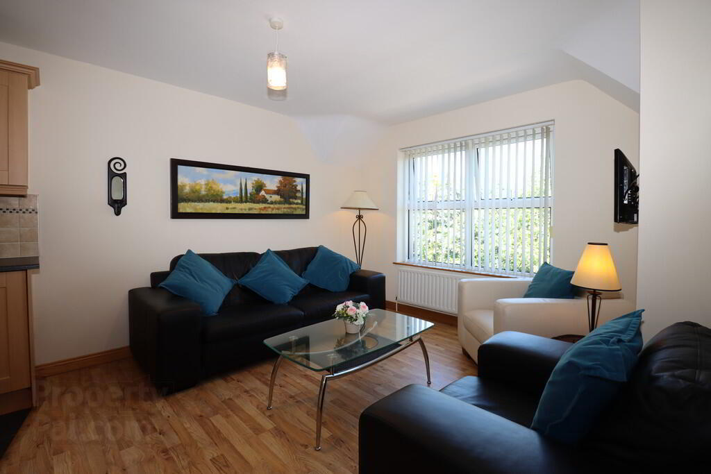 6 Apiary Court 6 of 19
