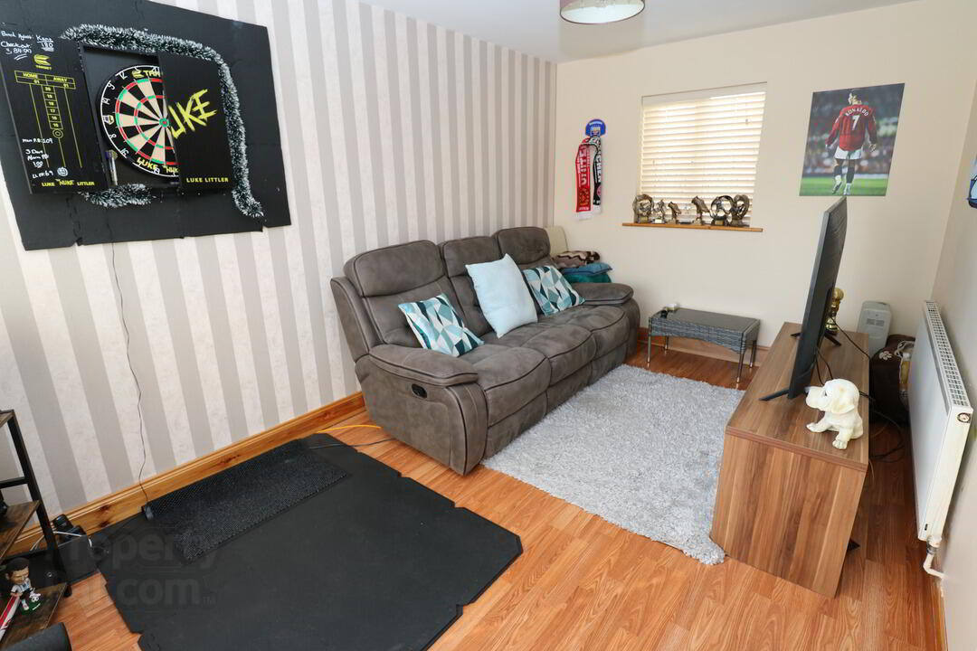 5 Castlemartin Drive 8 of 40