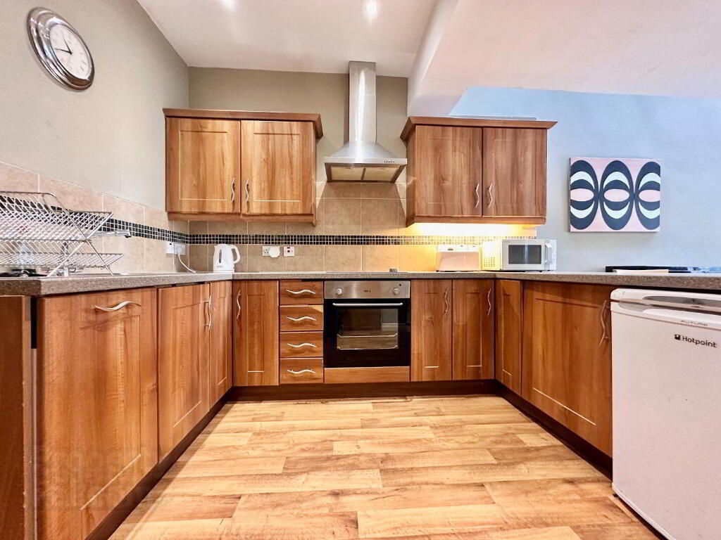 53 Sandhurst Gardens 4 of 13