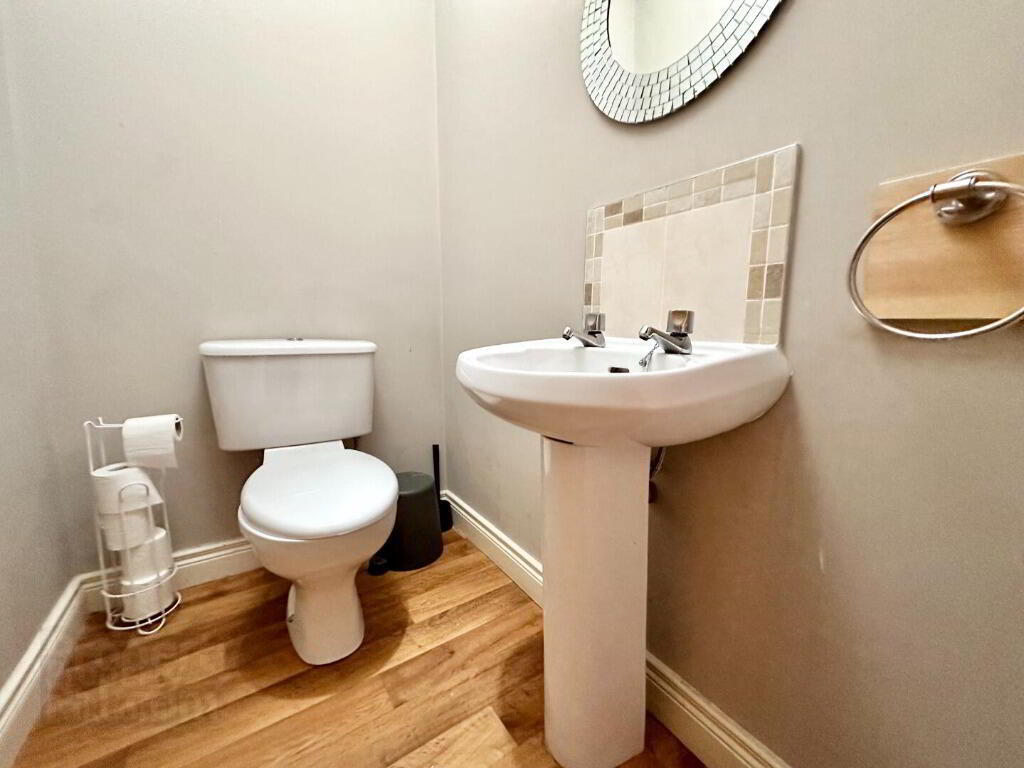 53 Sandhurst Gardens 11 of 13