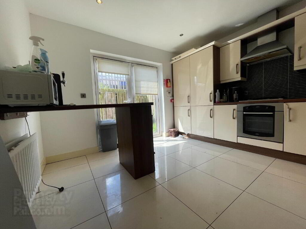 55 Northbrook Street 4 of 11
