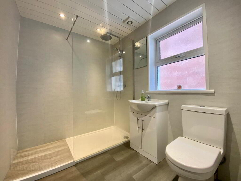 18 Wellington Park Avenue 10 of 21
