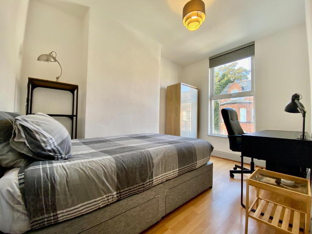 18 Wellington Park Avenue 13 of 21