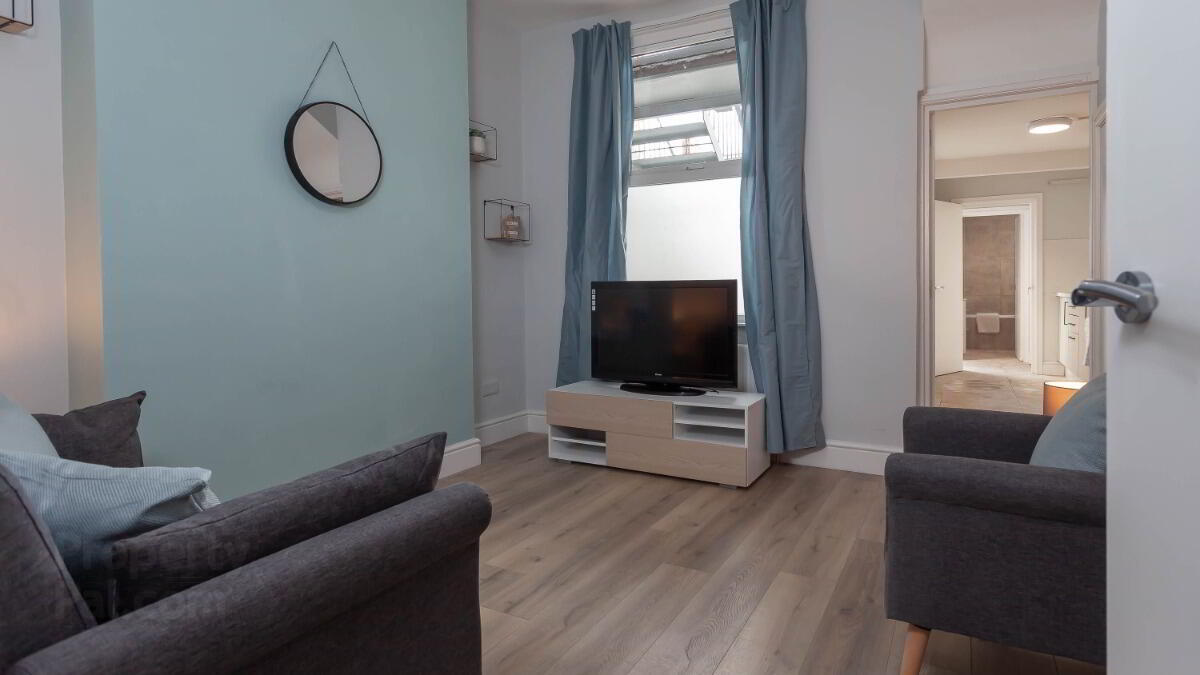 Apt 1, 45 Camden Street 3 of 8