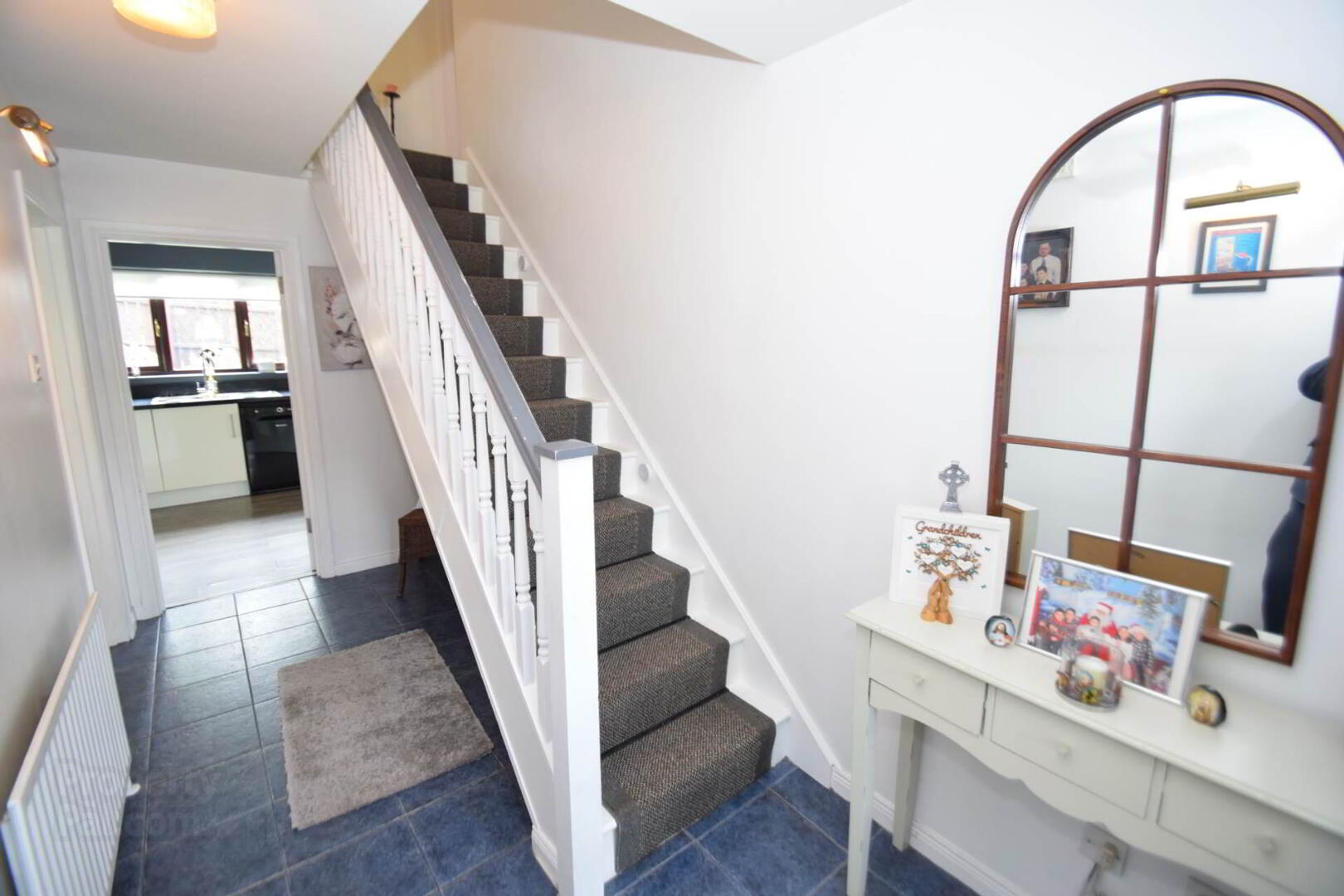 17a Hawthorn Hill 3 of 32