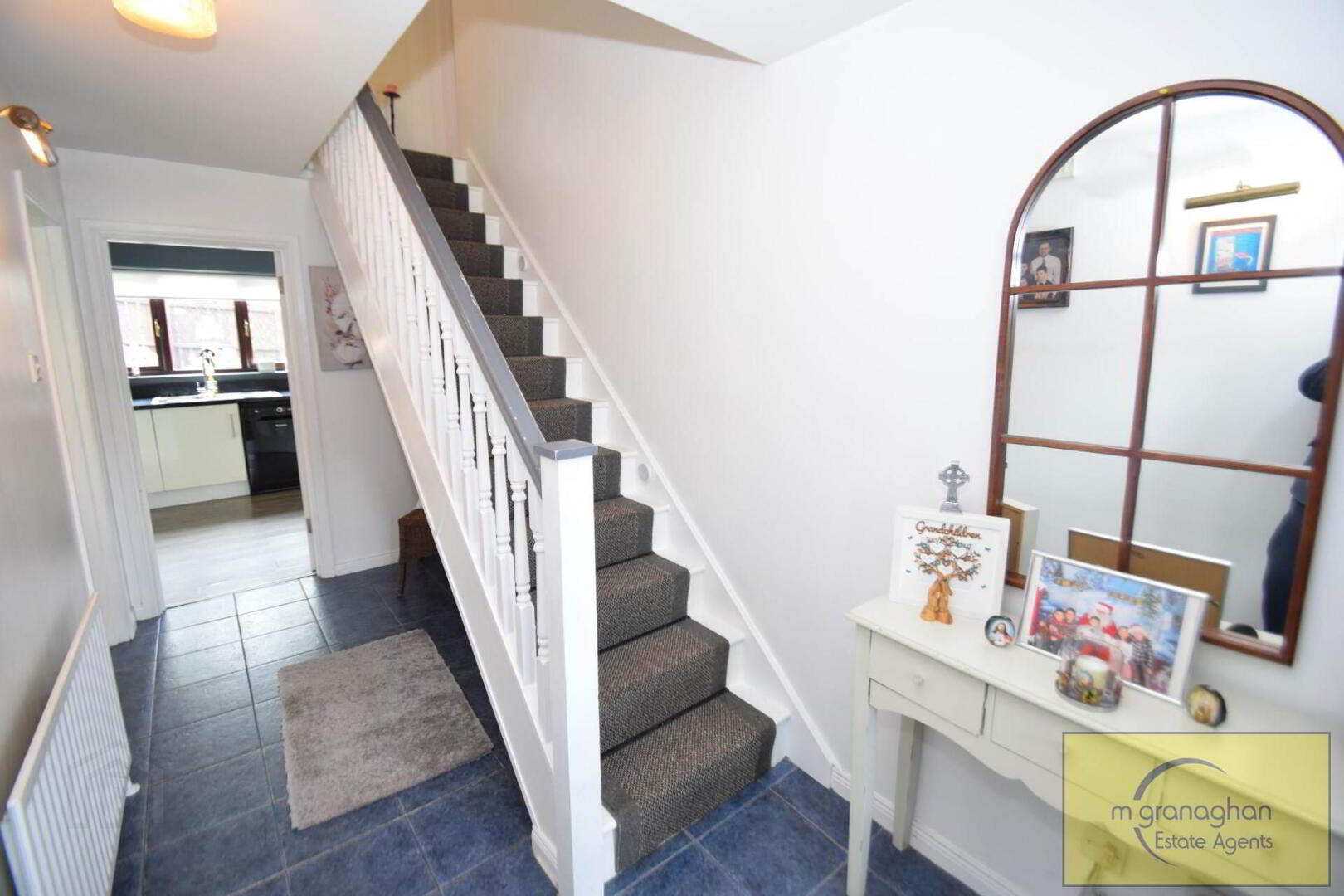 17a Hawthorn Hill 3 of 33
