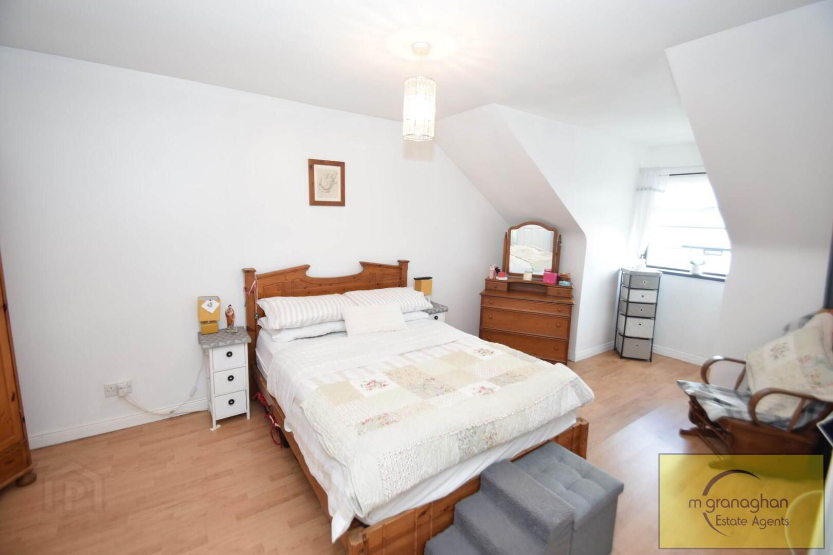 17a Hawthorn Hill 15 of 33