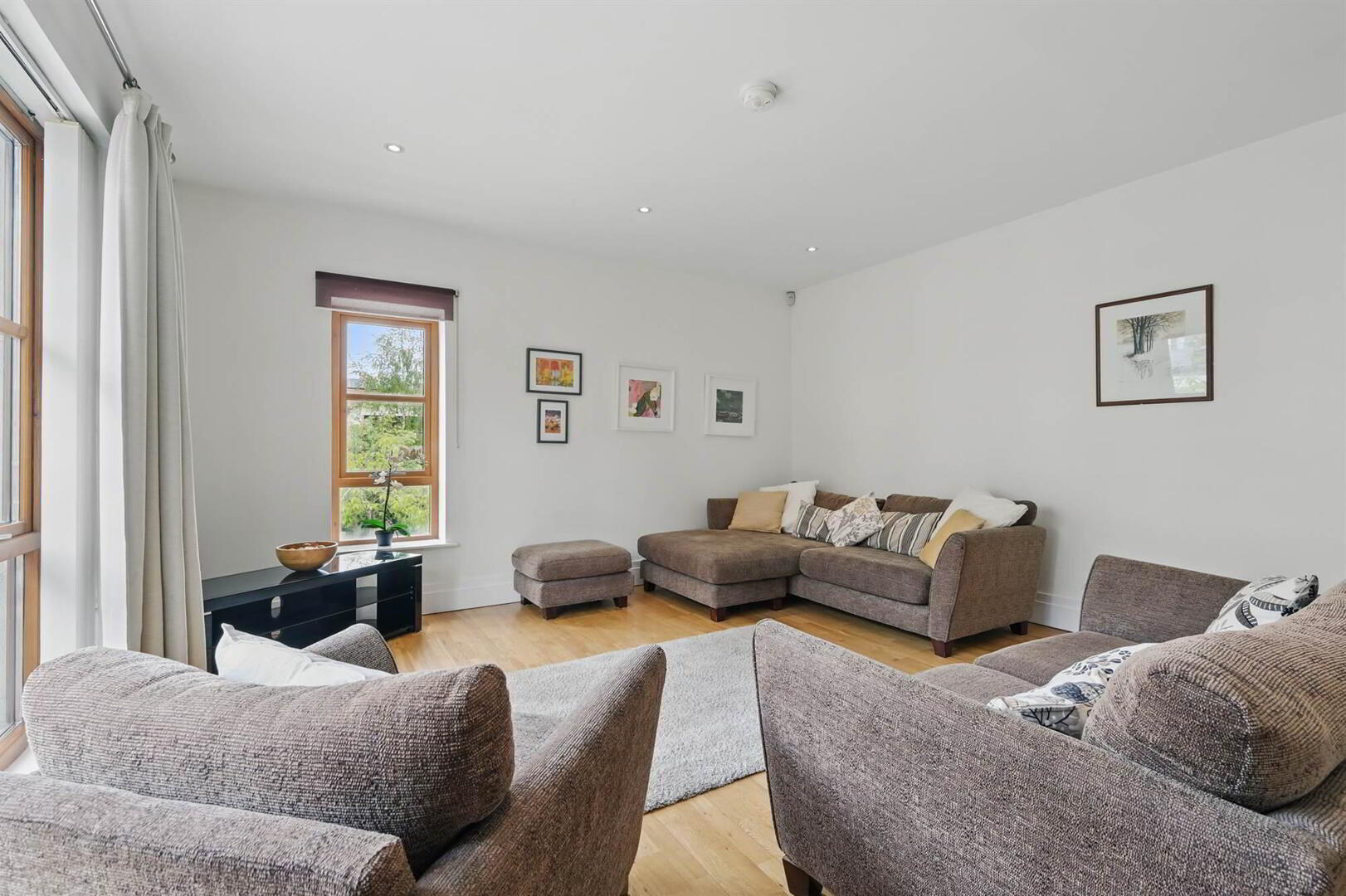 B5 Apt Malone Square, 42 Windsor Park 7 of 12